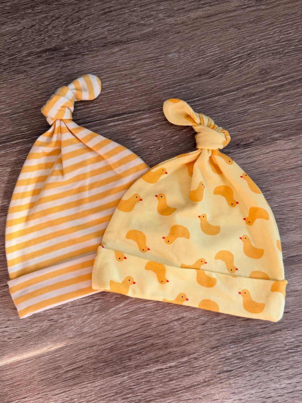 NEW! 💛 Hanna Andersson Newborn HaYellow Baby Knot Hat Set - Duck & Stripe